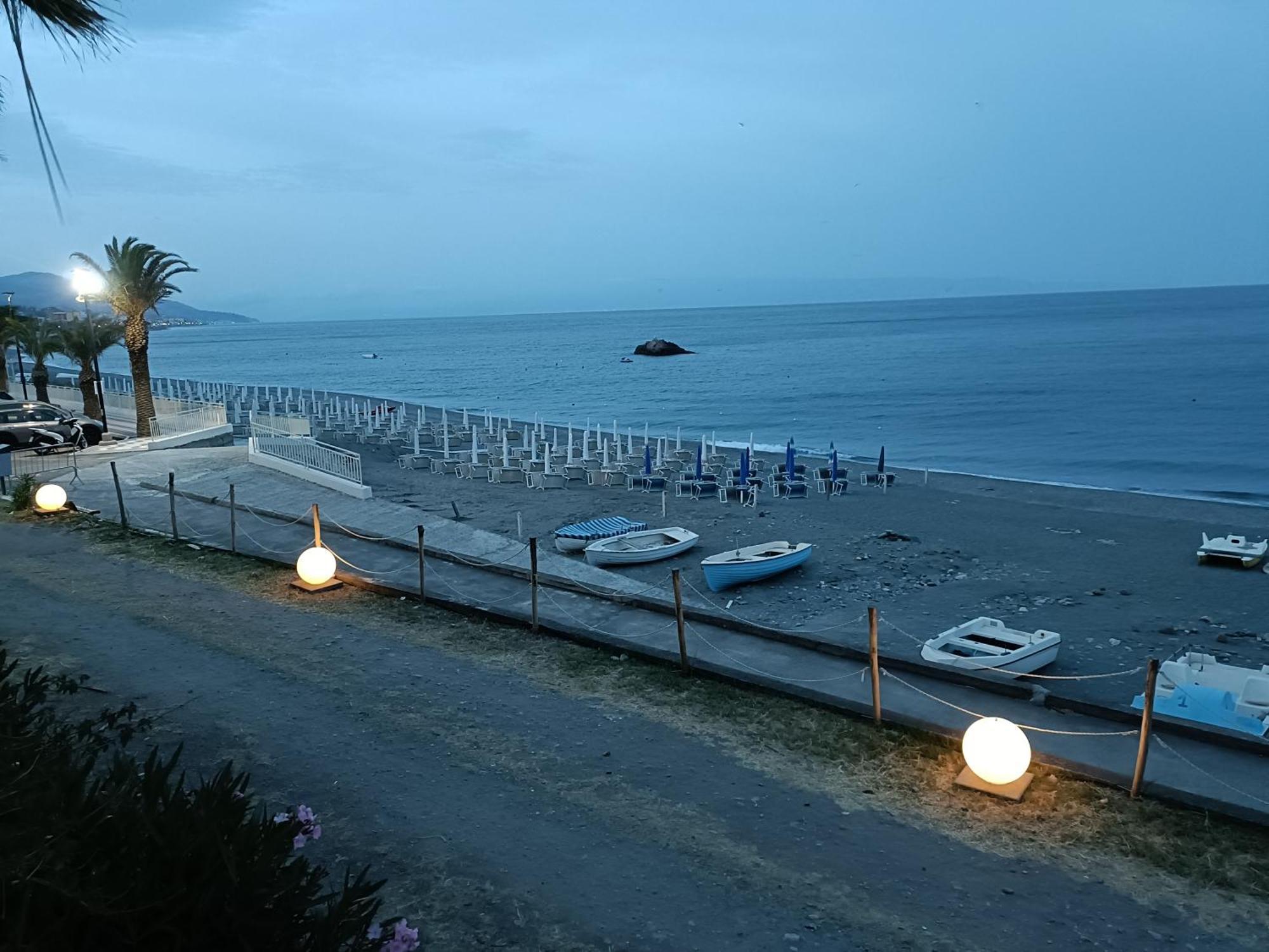 Casa Vacanze Margarita Sant'Alessio Siculo Exterior photo